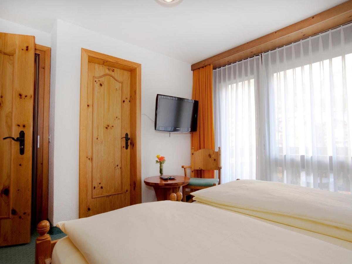 Ambiente Guesthouse Saas-Fee Habitación foto