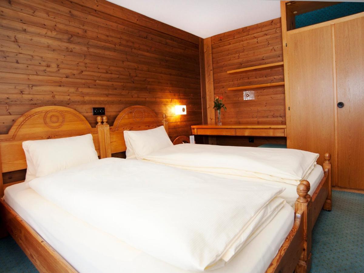 Ambiente Guesthouse Saas-Fee Habitación foto